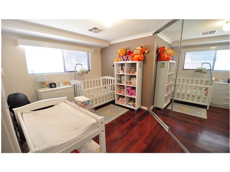 8 BINGHAM DRIVE, Success WA 6164