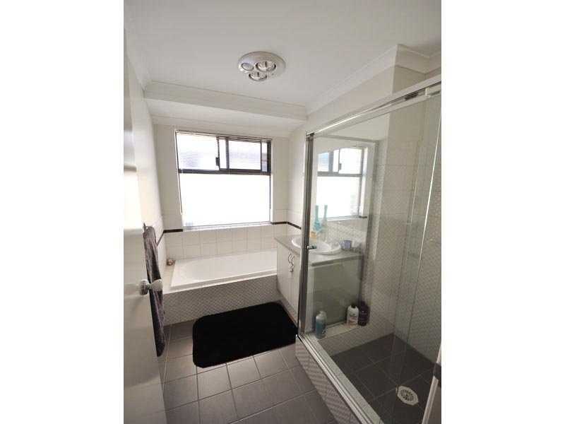 8 BINGHAM DRIVE, Success WA 6164