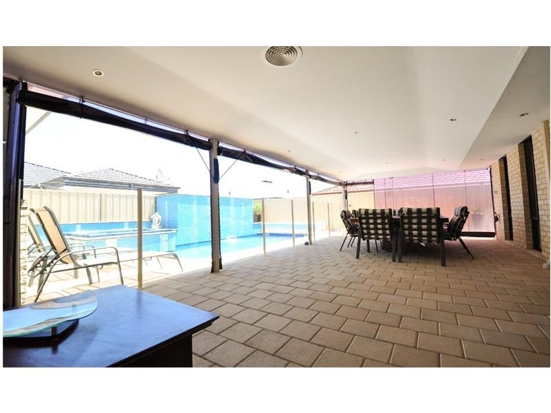 8 BINGHAM DRIVE, Success WA 6164