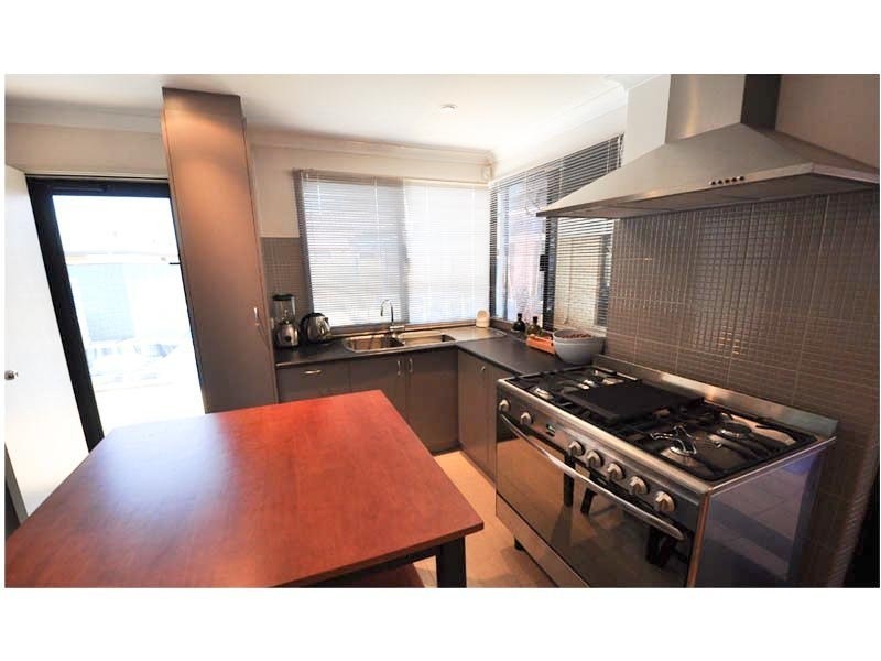 8 BINGHAM DRIVE, Success WA 6164