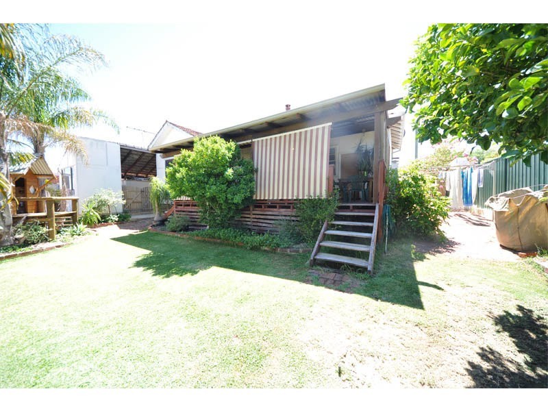 15 Waddell Road, Palmyra WA 6157