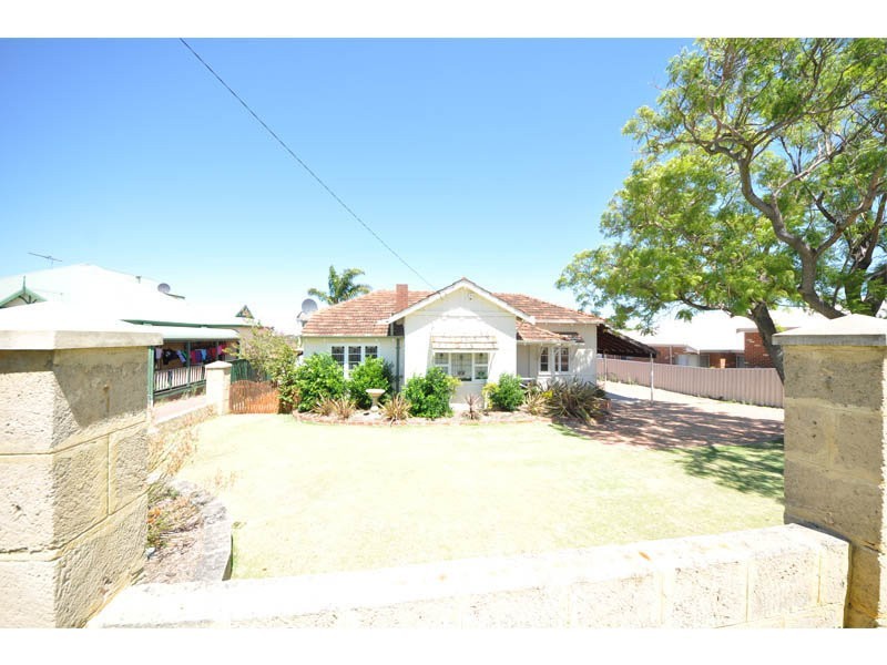 15 Waddell Road, Palmyra WA 6157