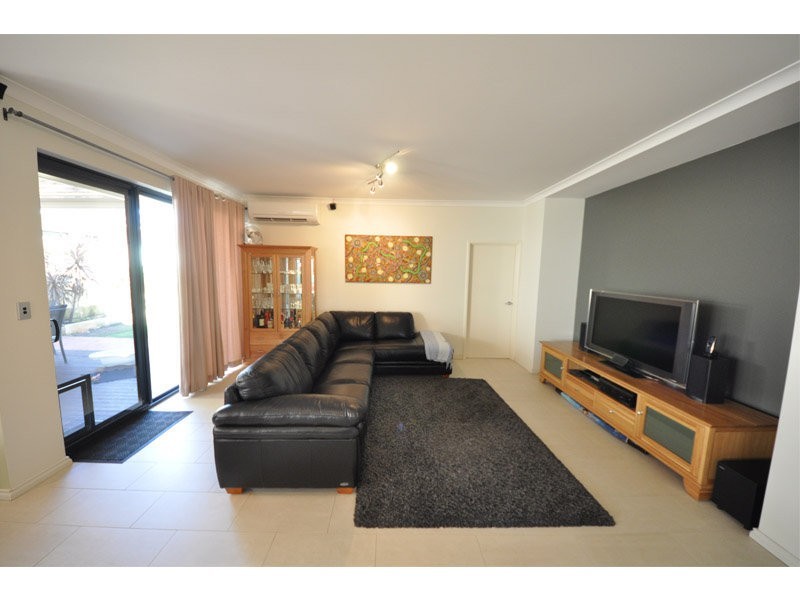 2 Greenwich Parade, Canning Vale WA 6155