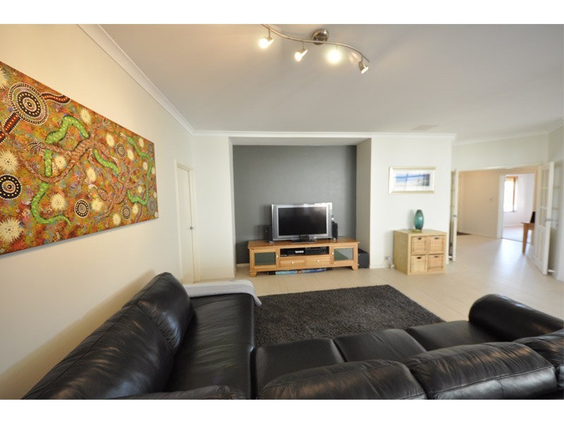 2 Greenwich Parade, Canning Vale WA 6155