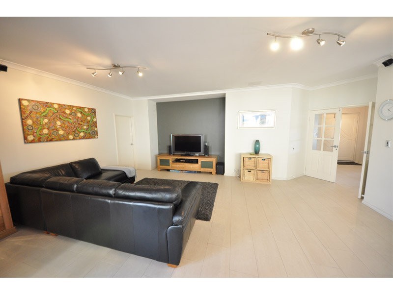 2 Greenwich Parade, Canning Vale WA 6155