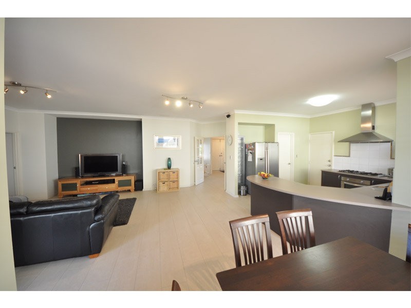 2 Greenwich Parade, Canning Vale WA 6155