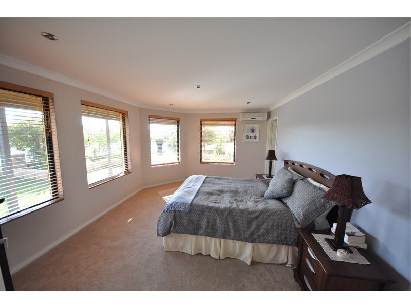 2 Greenwich Parade, Canning Vale WA 6155