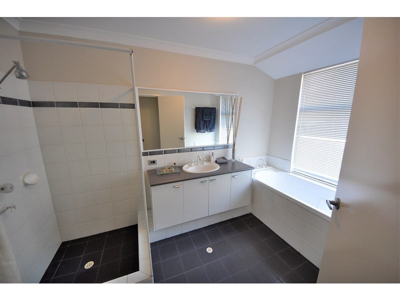 2 Greenwich Parade, Canning Vale WA 6155