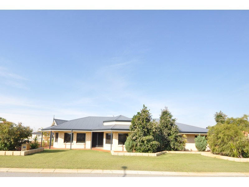 2 Greenwich Parade, Canning Vale WA 6155