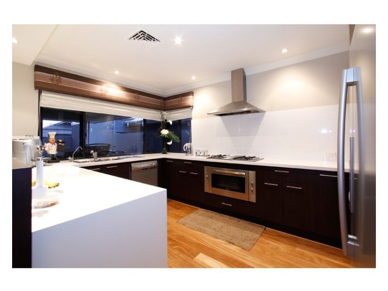 20 Leschenault Bvd, Munster WA 6166