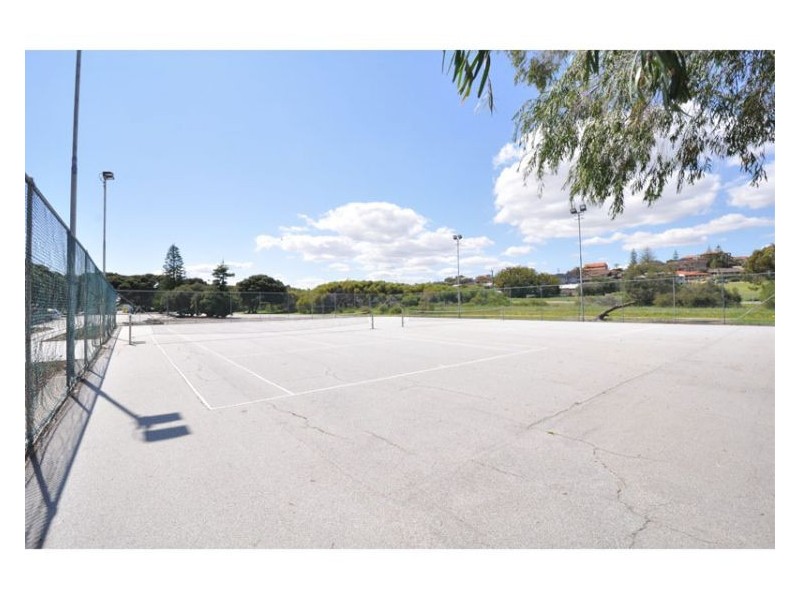 110 Nulagine Way, Coogee WA 6166