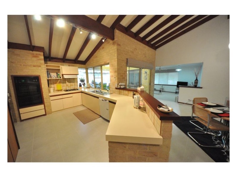 35 Jackson Avenue, Winthrop WA 6150