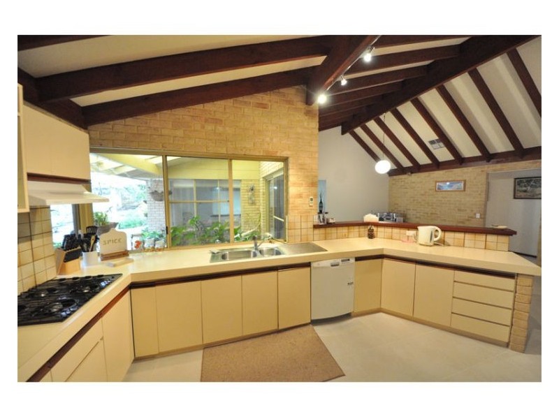 35 Jackson Avenue, Winthrop WA 6150