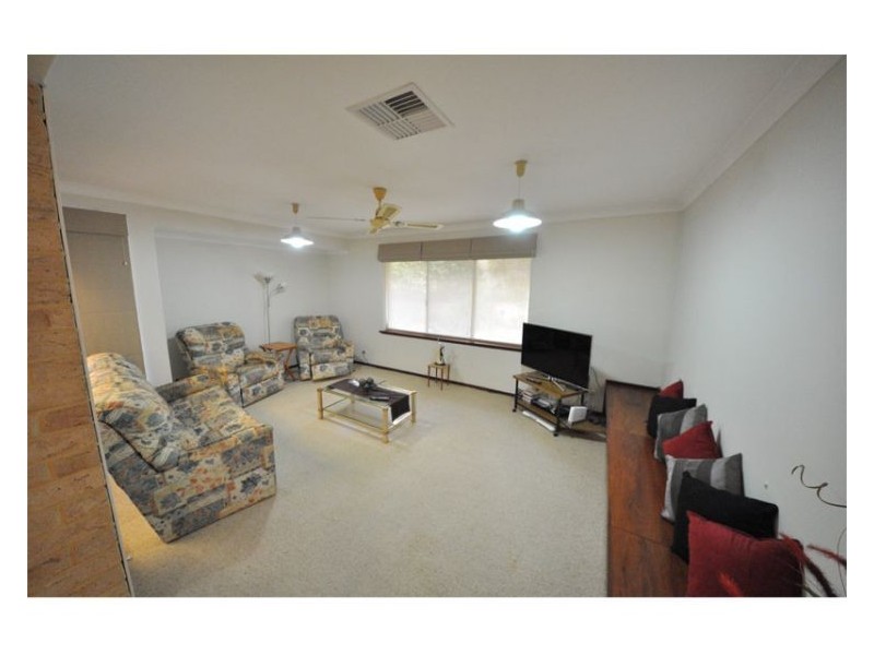 35 Jackson Avenue, Winthrop WA 6150