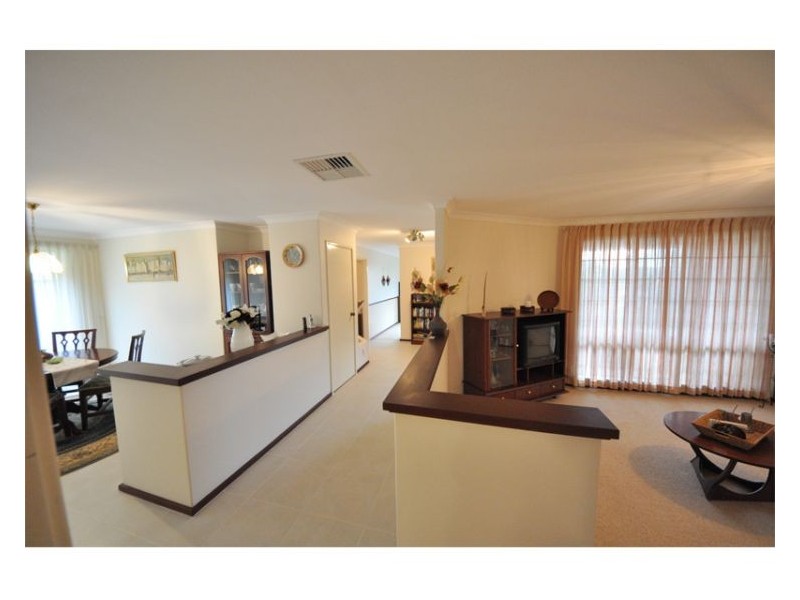 35 Jackson Avenue, Winthrop WA 6150