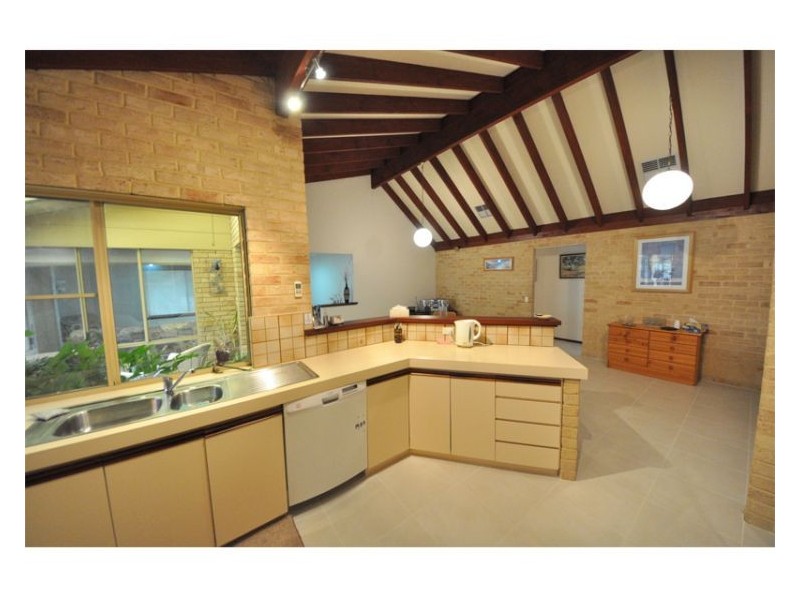 35 Jackson Avenue, Winthrop WA 6150