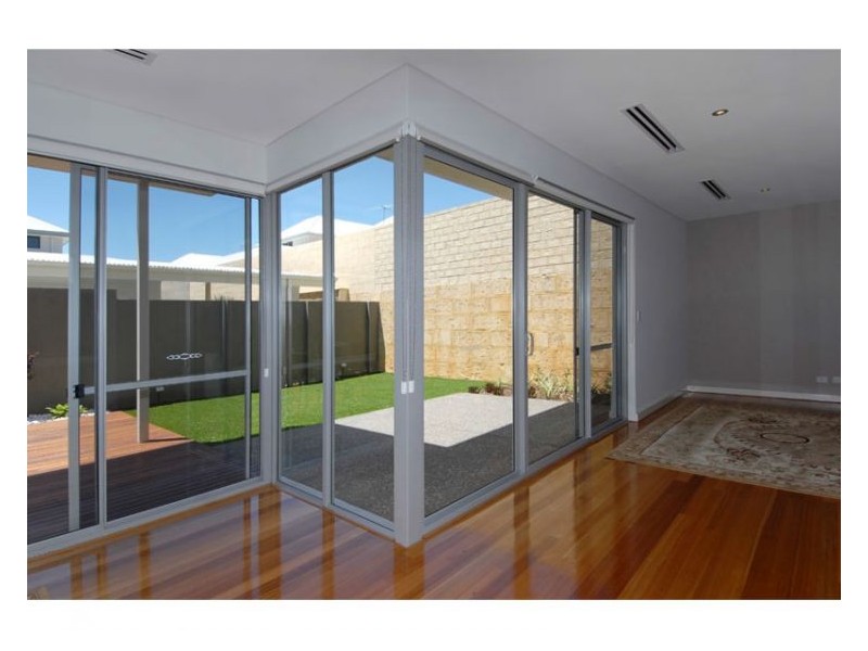 27 Heirisson Way, North Coogee WA 6163