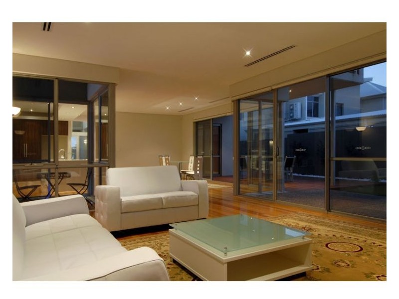 27 Heirisson Way, North Coogee WA 6163