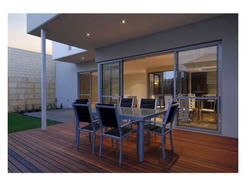 27 Heirisson Way, North Coogee WA 6163