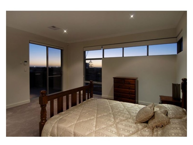 27 Heirisson Way, North Coogee WA 6163