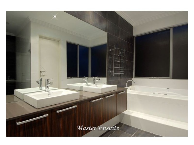 27 Heirisson Way, North Coogee WA 6163