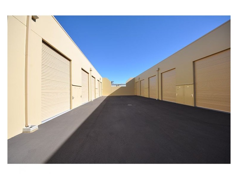 16/12 Horus Bend, Bibra Lake WA 6163