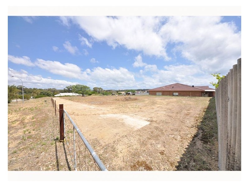 18 East Churchill Ave, Beeliar WA 6164