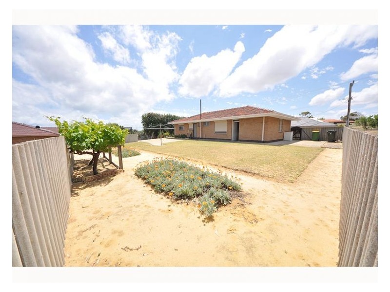 18 East Churchill Ave, Beeliar WA 6164