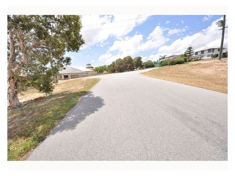 18 East Churchill Ave, Beeliar WA 6164