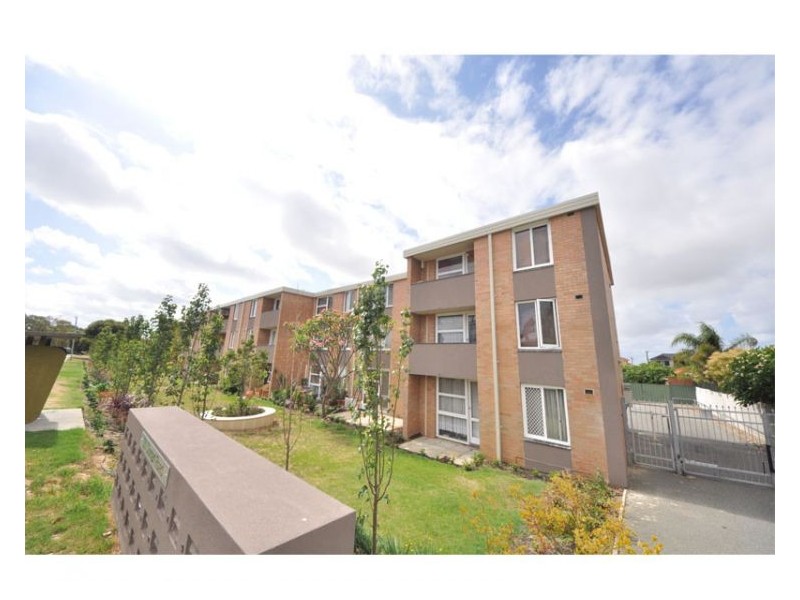 9/221 Clontarf Road, Hamilton Hill WA 6163
