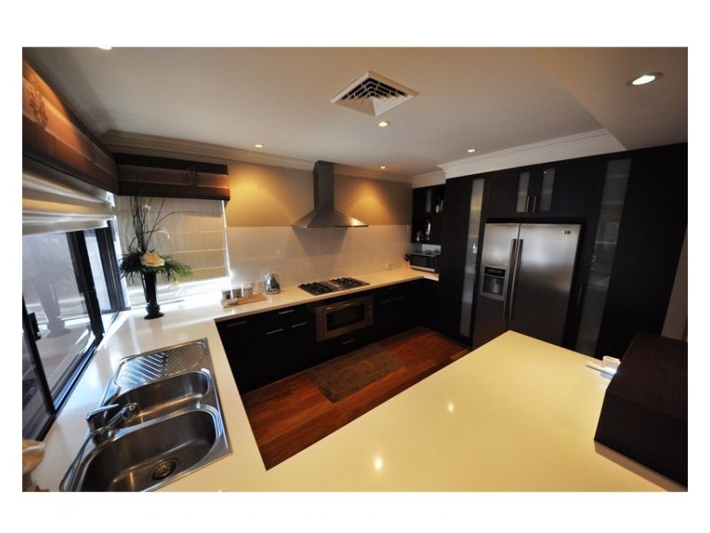 20 Leschenault Bvd, Munster WA 6166