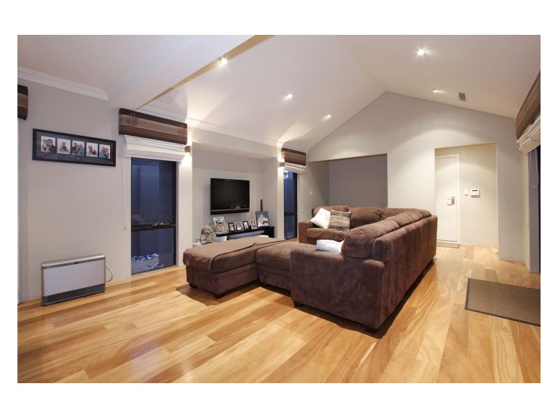 20 Leschenault Bvd, Munster WA 6166