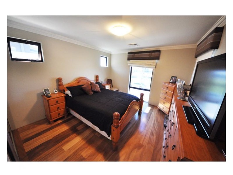 20 Leschenault Bvd, Munster WA 6166
