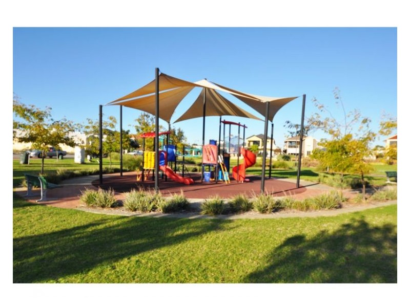 20 Leschenault Bvd, Munster WA 6166