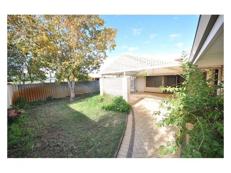 2 Leonard Way, Spearwood WA 6163