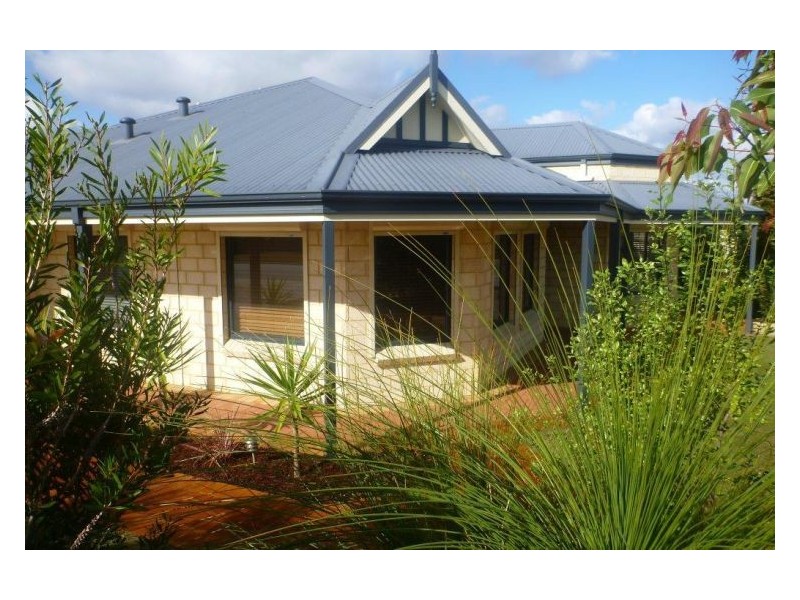 2 Greenwich Parade, Canning Vale WA 6155