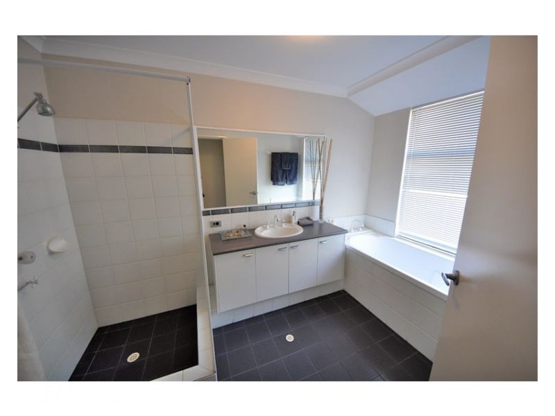 2 Greenwich Parade, Canning Vale WA 6155