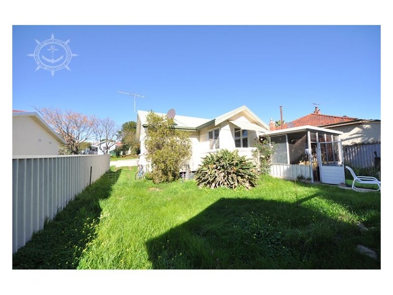 12 Elizabeth Street, White Gum Valley WA 6162