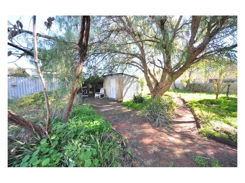 12 Elizabeth Street, White Gum Valley WA 6162