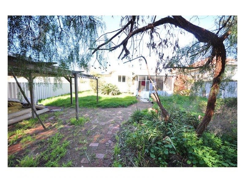 12 Elizabeth Street, White Gum Valley WA 6162