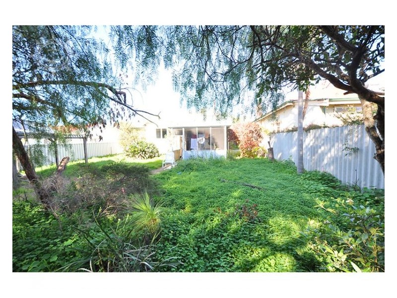 12 Elizabeth Street, White Gum Valley WA 6162