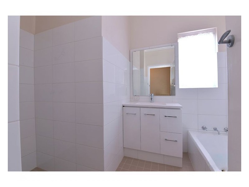 10 Woodley Cres, Melville WA 6156