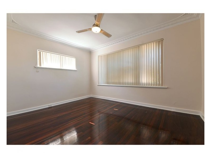 10 Woodley Cres, Melville WA 6156