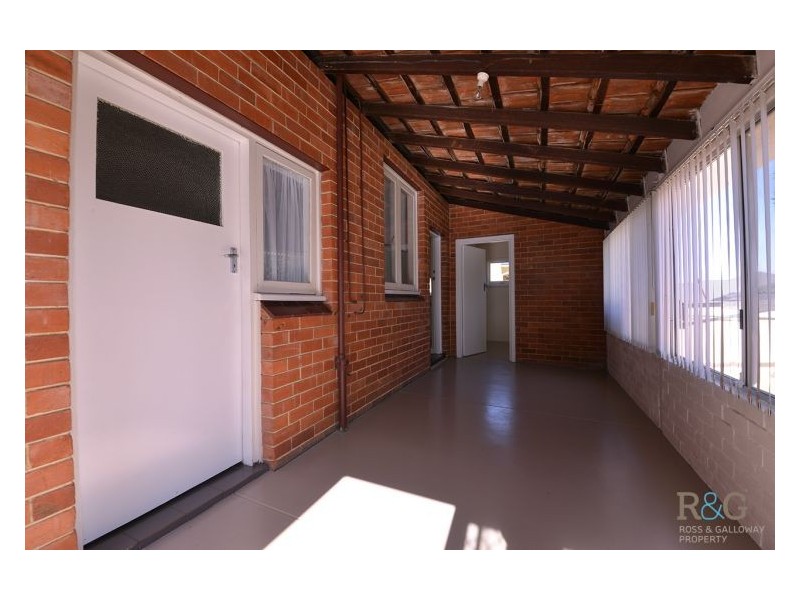 10 Woodley Cres, Melville WA 6156