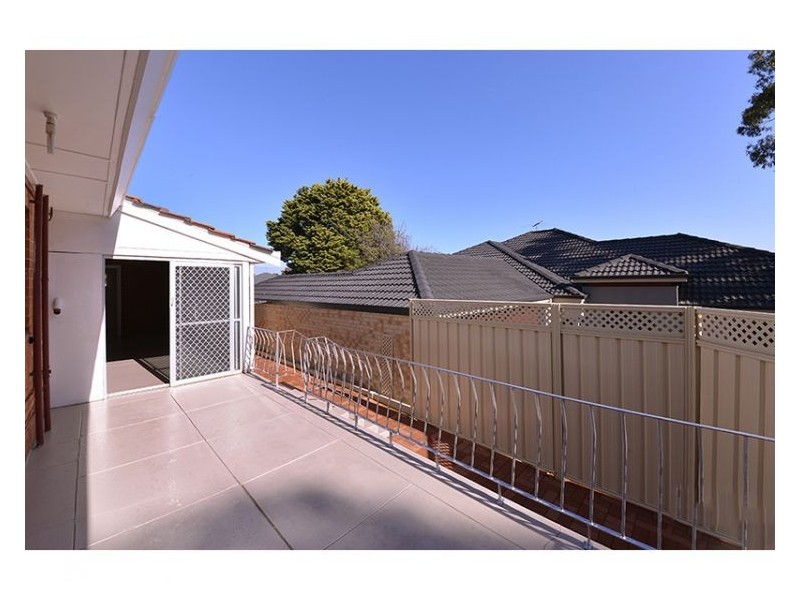 10 Woodley Cres, Melville WA 6156
