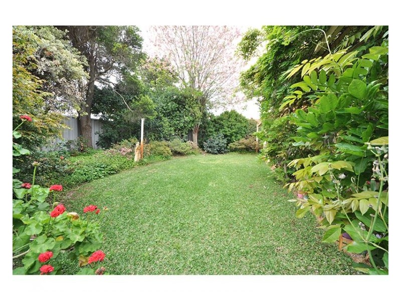 3 Lourens Dale, Winthrop WA 6150