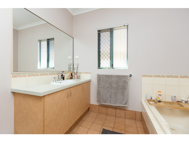 11 Bowerbird Loop, Djugun WA 6725