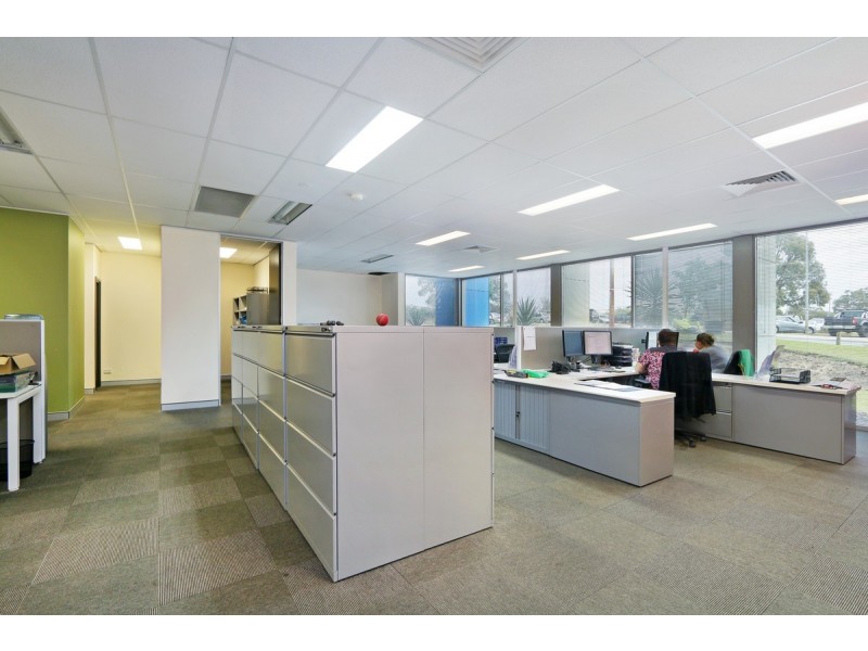 16/2 Ambitious Link, Bibra Lake WA 6163