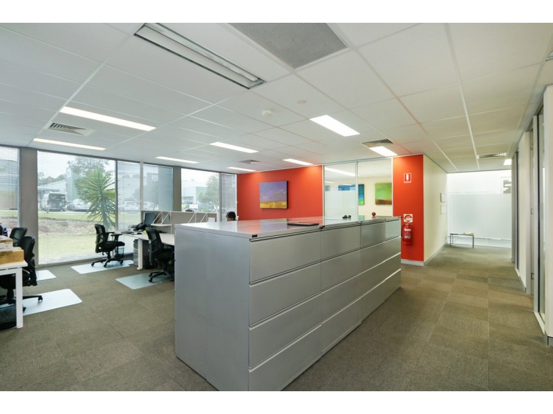 16/2 Ambitious Link, Bibra Lake WA 6163