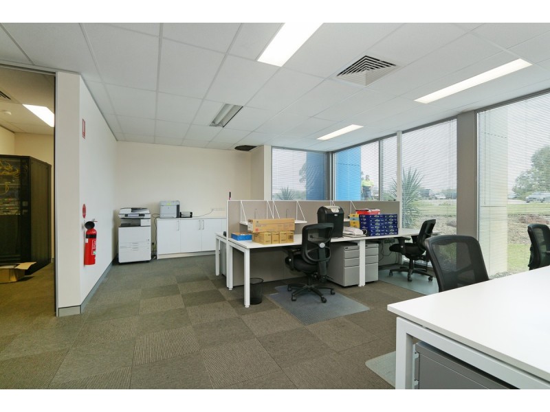 16/2 Ambitious Link, Bibra Lake WA 6163